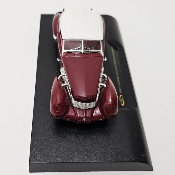 Signature Models 1937 Cord 812 Supercharged Coupe Diecast Car Model - Picture 14 of 15